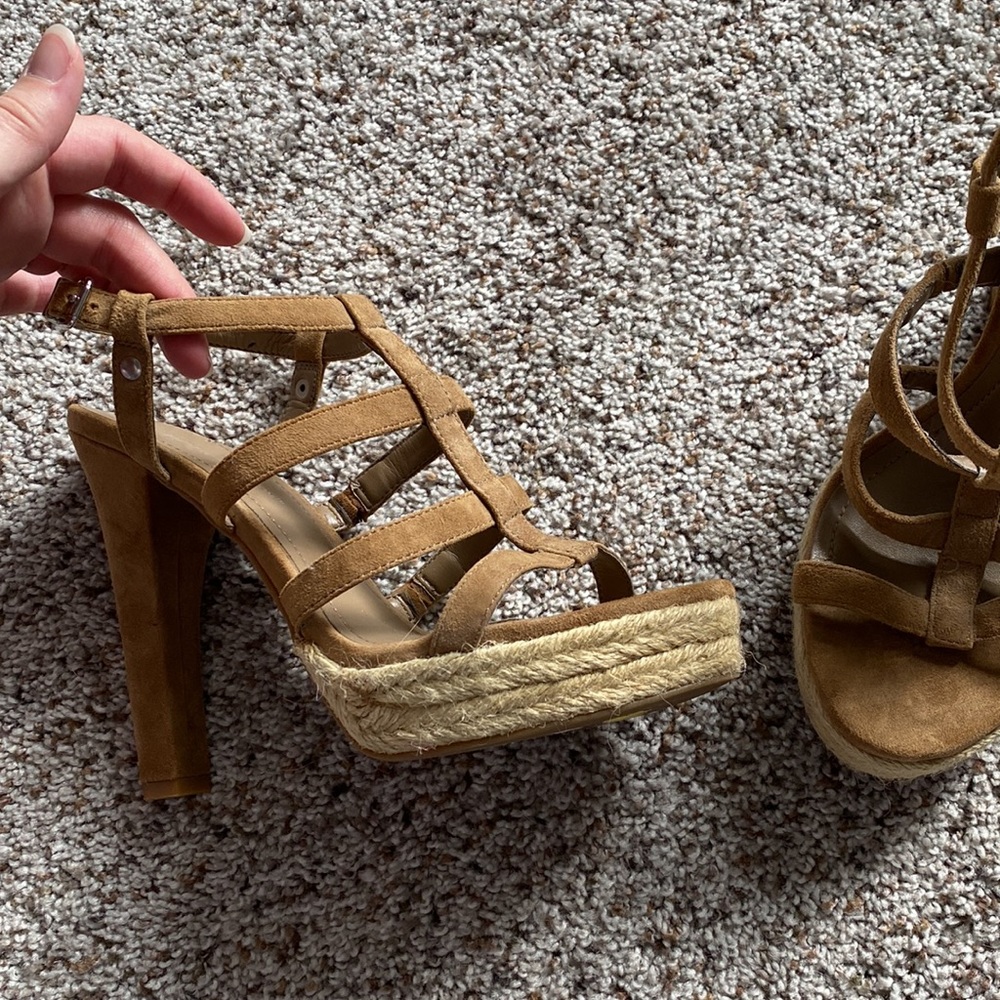 Tan Heels - Picture 3 of 3